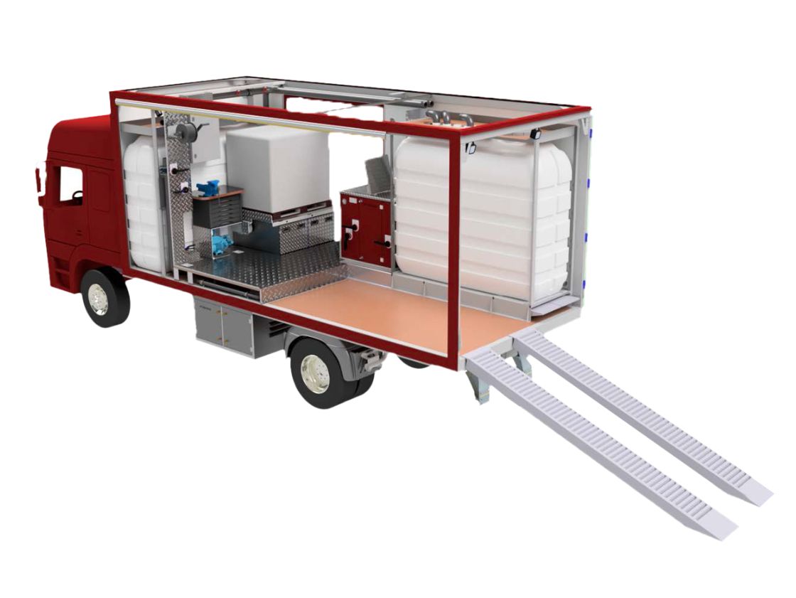 De AT4d boormachine van AT-Boretec is ook leverbaar met een veelzijdig doch compact vrachtwagen (7.5 ton) erbij. De cabine van deze variant is eveneens zeer klein, logisch en vernuftig ontworpen.